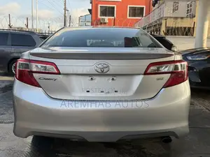 Toyota Camry SE 4dr Sedan (2.5L 4cyl 6A) 2012 Silver