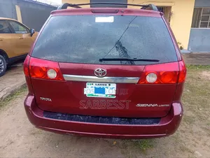 Toyota Sienna 2006 Red