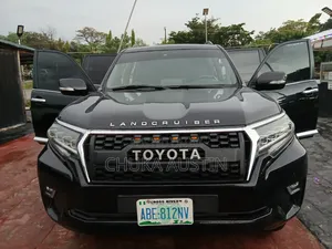 Toyota Land Cruiser Prado 2023 Black