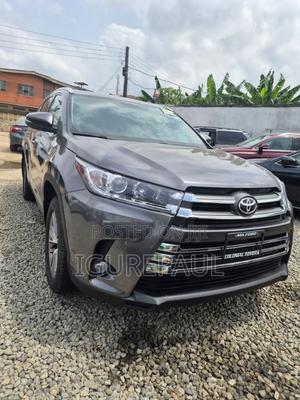 Toyota Highlander XLE 4dr SUV AWD (3.5L 6cyl 6A) 2015