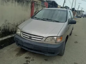 Toyota Sienna 2001 Silver