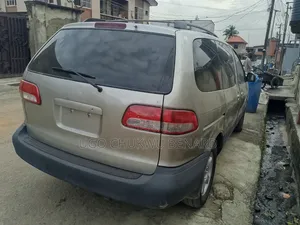 Toyota Sienna 2001 Silver
