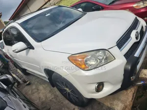 Toyota RAV4 2010 White