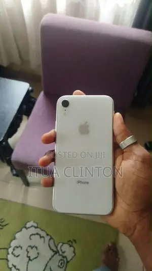 Apple iPhone XR 64 GB White