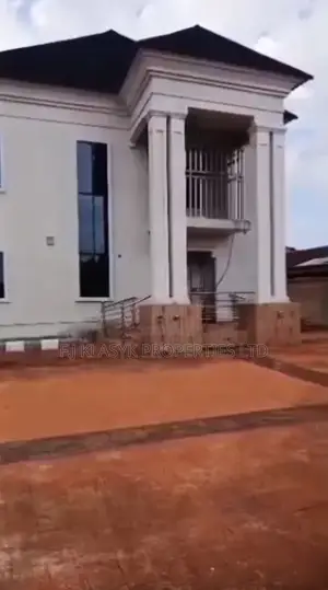 5bdrm Duplex in Benin City for sale