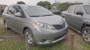 Toyota Sienna LE 8 Passenger 2011 Silver
