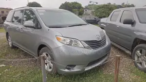Toyota Sienna LE 8 Passenger 2011 Silver