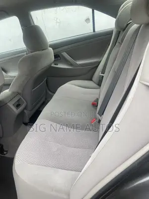 Toyota Camry LE 4dr Sedan (2.5L 4cyl 6A) 2011 Gray