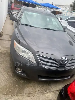 Toyota Camry LE 4dr Sedan (2.5L 4cyl 6A) 2011 Gray