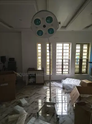 4 Holes Operating Light