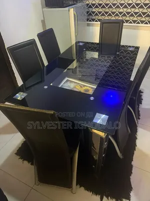 Very Clean 6 Seater Dinning Table