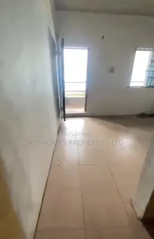 Mini Flat in Akoka for rent