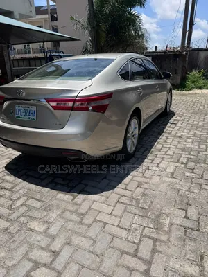 Toyota Avalon XLE Premium 4dr Sedan (3.5L 6cyl 6A) 2015 Gold