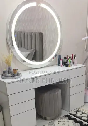 Dresser Table With Round Mirror