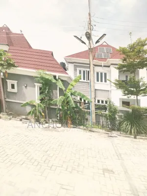 4bdrm Duplex in Along Voice Of, FHA for sale