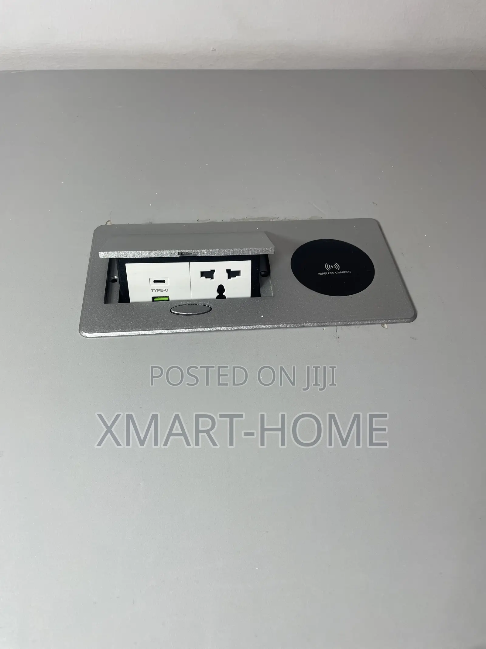 Wireless Socket 3hole +USB (Black & Silver)