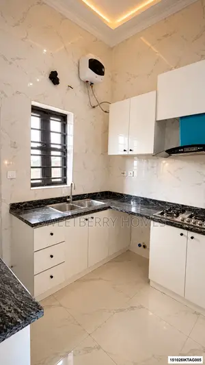 3bdrm Townhouse / Terrace in Ikota for rent
