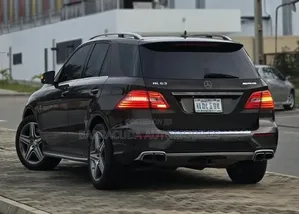 Mercedes-Benz M Class ML63 AMG 4dr SUV AWD (5.5L 8cyl Turbo 7A) 2014