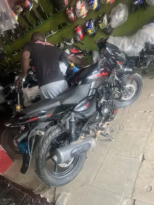 Bajaj Pulsar 220 F 2025 Black