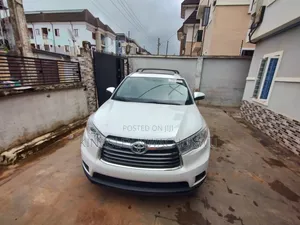 Toyota Highlander LE V6 4x4 (3.5L 6cyl 6A) 2016 White