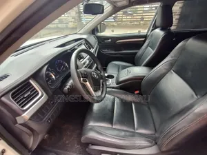 Toyota Highlander LE V6 4x4 (3.5L 6cyl 6A) 2016 White