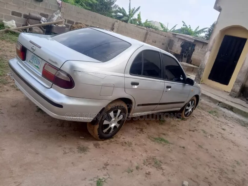 Nissan Altima 1999