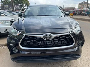 Toyota Highlander LE 2021 Black