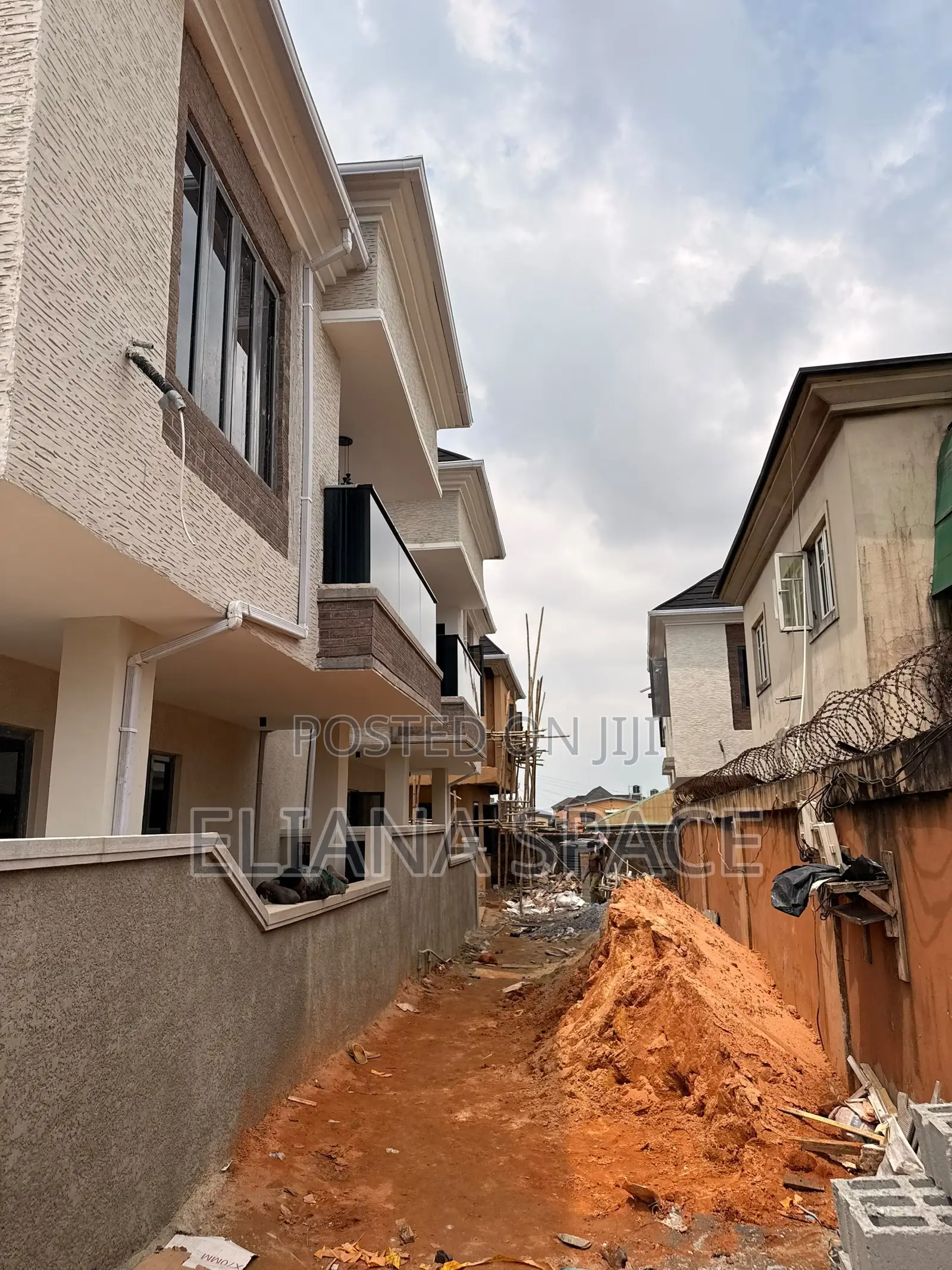 4bdrm Townhouse/Terrace in Ogba for sale