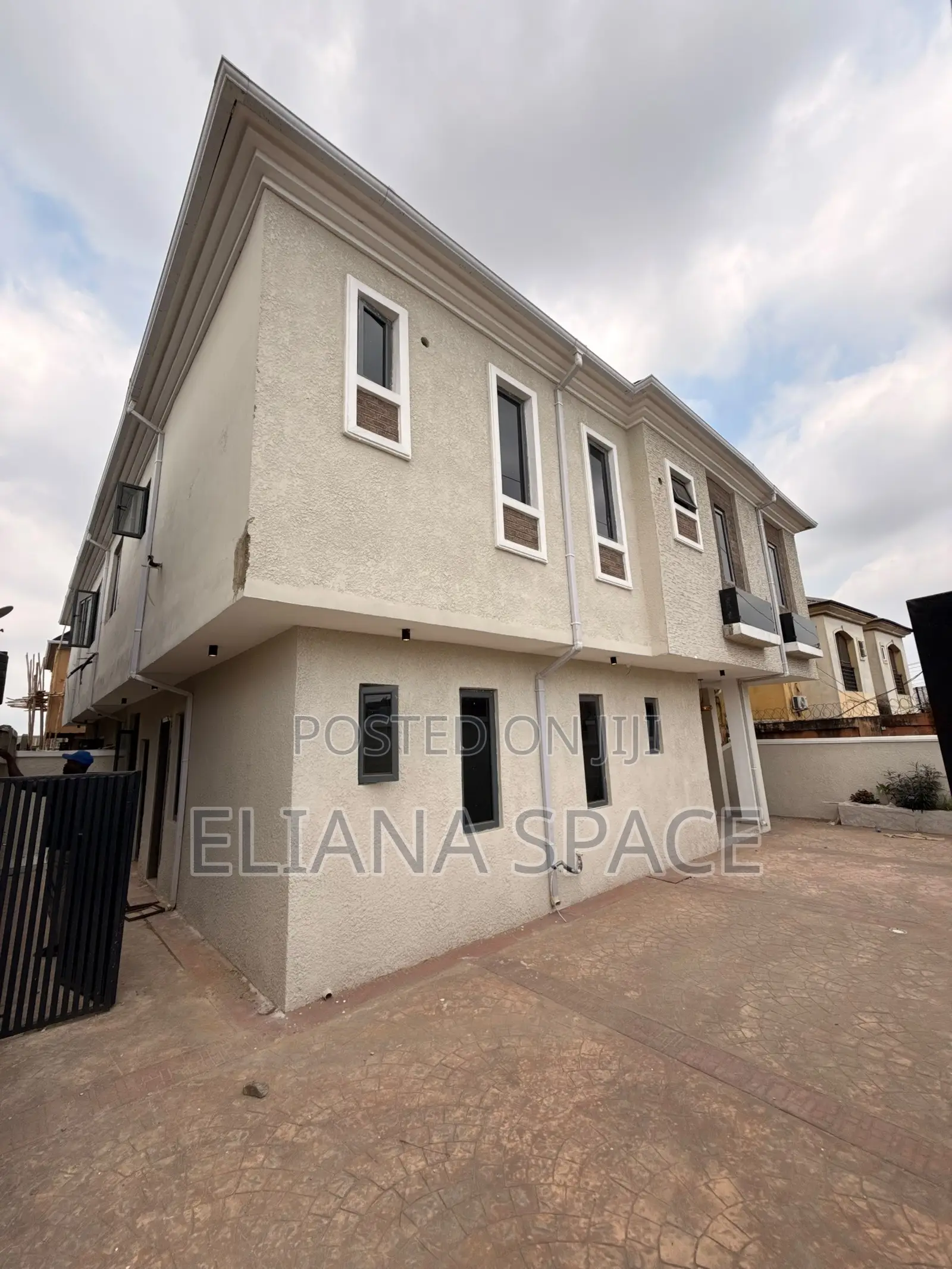 4bdrm Townhouse/Terrace in Ogba for sale