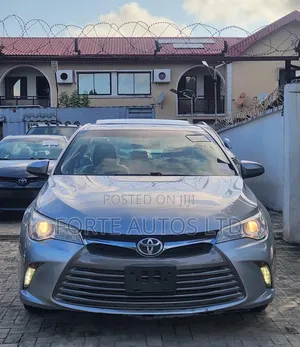 Toyota Camry XLE 4dr Sedan (2.5L 4cyl 6A) 2015 Silver