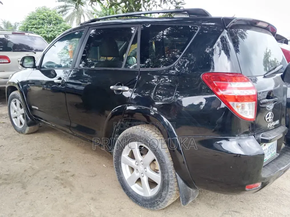 Toyota RAV4 2010 Black