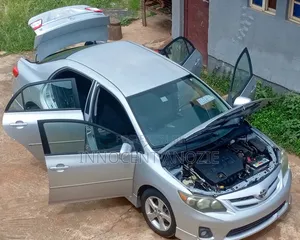 Toyota Corolla LE 4dr Sedan (1.8L 4cyl 4A) 2011 Silver