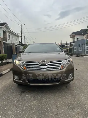 Toyota Venza XLE 2010 Gold