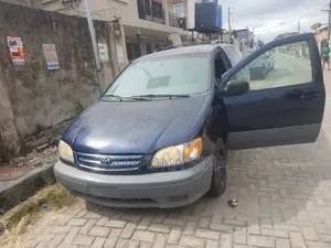 Toyota Sienna LE 2002 Green