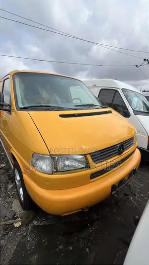 Volkswagen Transporter 2000 Yellow