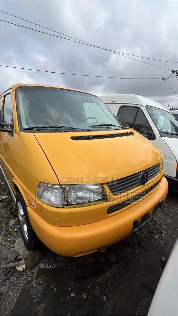 Volkswagen Transporter 2000 Yellow
