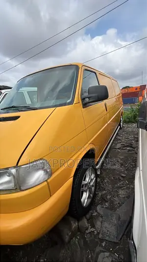 Volkswagen Transporter 2000 Yellow