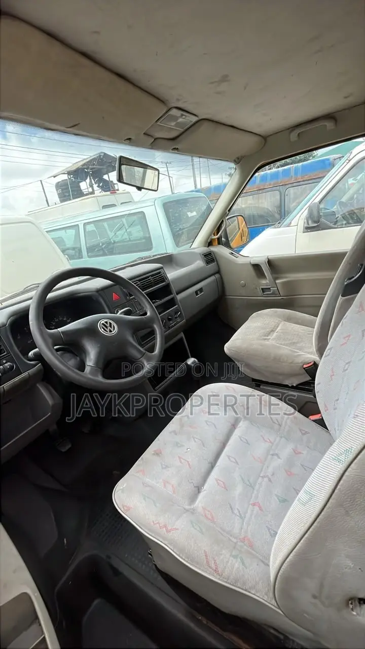 Volkswagen Transporter 2000 Yellow