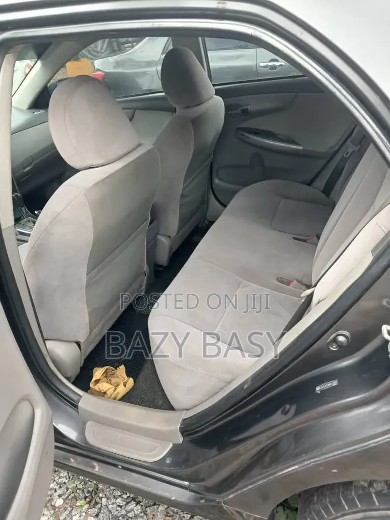 Toyota Corolla 2010 Gray