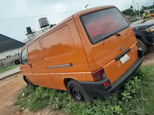 Volkswagen Transporter 2005 Orange