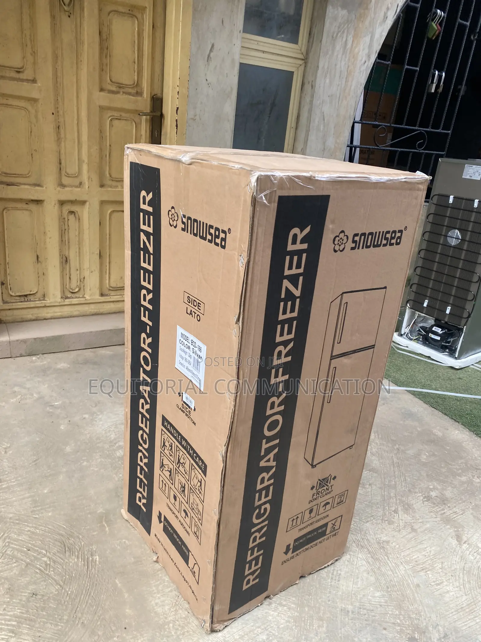 Snowsea BCD-166 120L Compact Refrigerator With Upper Freezer
