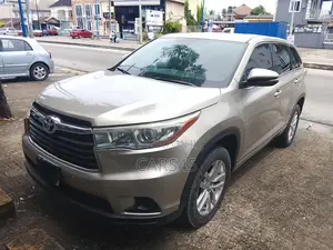 Toyota Highlander LE 4dr SUV (2.7L 4cyl 6A) 2015 Gold