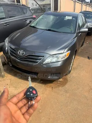 Toyota Camry LE 4dr Sedan (2.5L 4cyl 6A) 2011 Gray