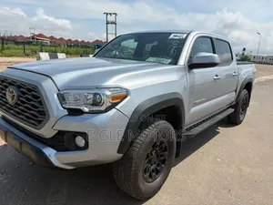 Toyota Tacoma 2024 Silver