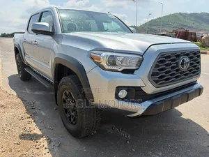Toyota Tacoma 2024 Silver