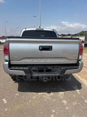 Toyota Tacoma 2024 Silver