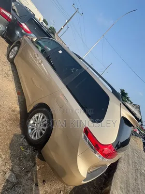 Toyota Sienna XLE FWD 8-Passenger 2013 Gold
