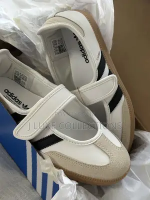 Adidas Sneakers