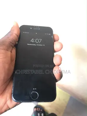 Apple iPhone 7 32 GB Black