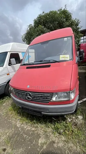 Mercedes-Benz Sprinter 2000 Red